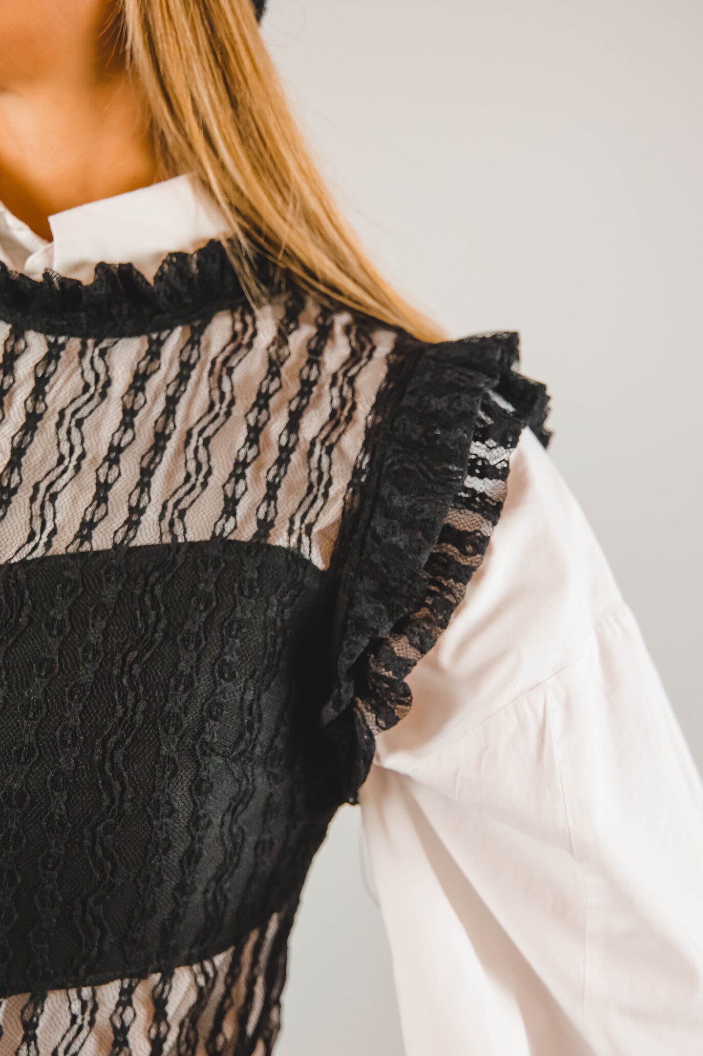 Top di pizzo nero
